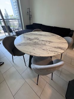 Dining Table with 4 chairs
