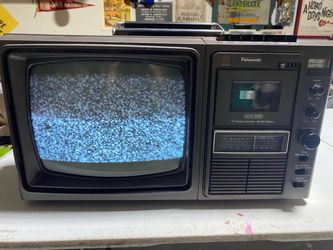 1978 Panasonic TR-200EX with a built-in cassette player