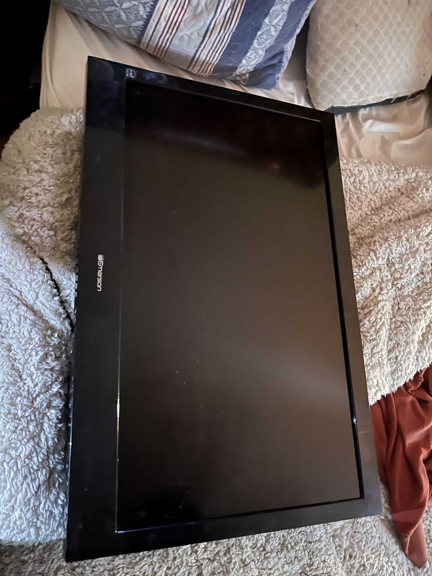 32 Inch Emerson TV