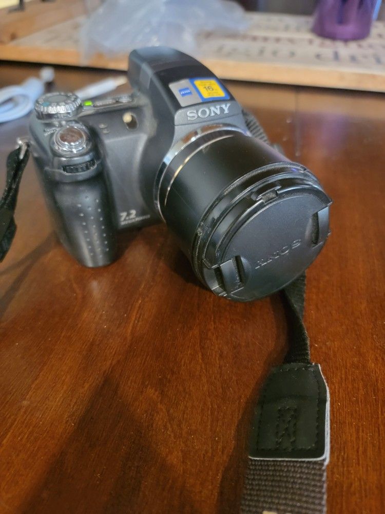 Sony Cyber-shot DSC-H5 