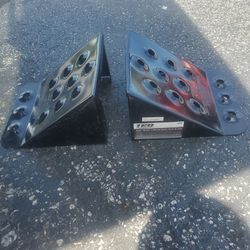 Steel wheel chocks