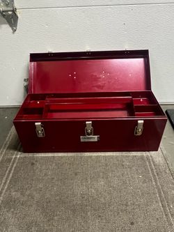 Robert’s 24 inch steel toolbox
