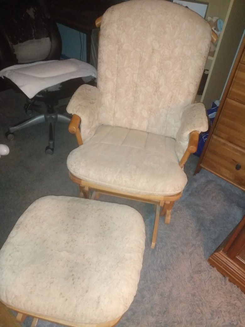 Rocking Chair With Food Stool