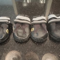 Dog Snow Boots. Size 5. New. Black