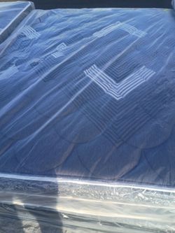Brand new King size pillowtop mattress and box spring free delivery depends on location