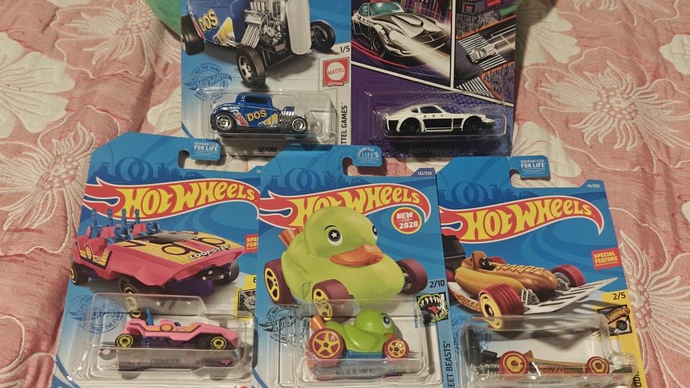 Hot Wheels Set of 5 Cars and One (TH Normal)