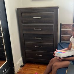 Dresser 