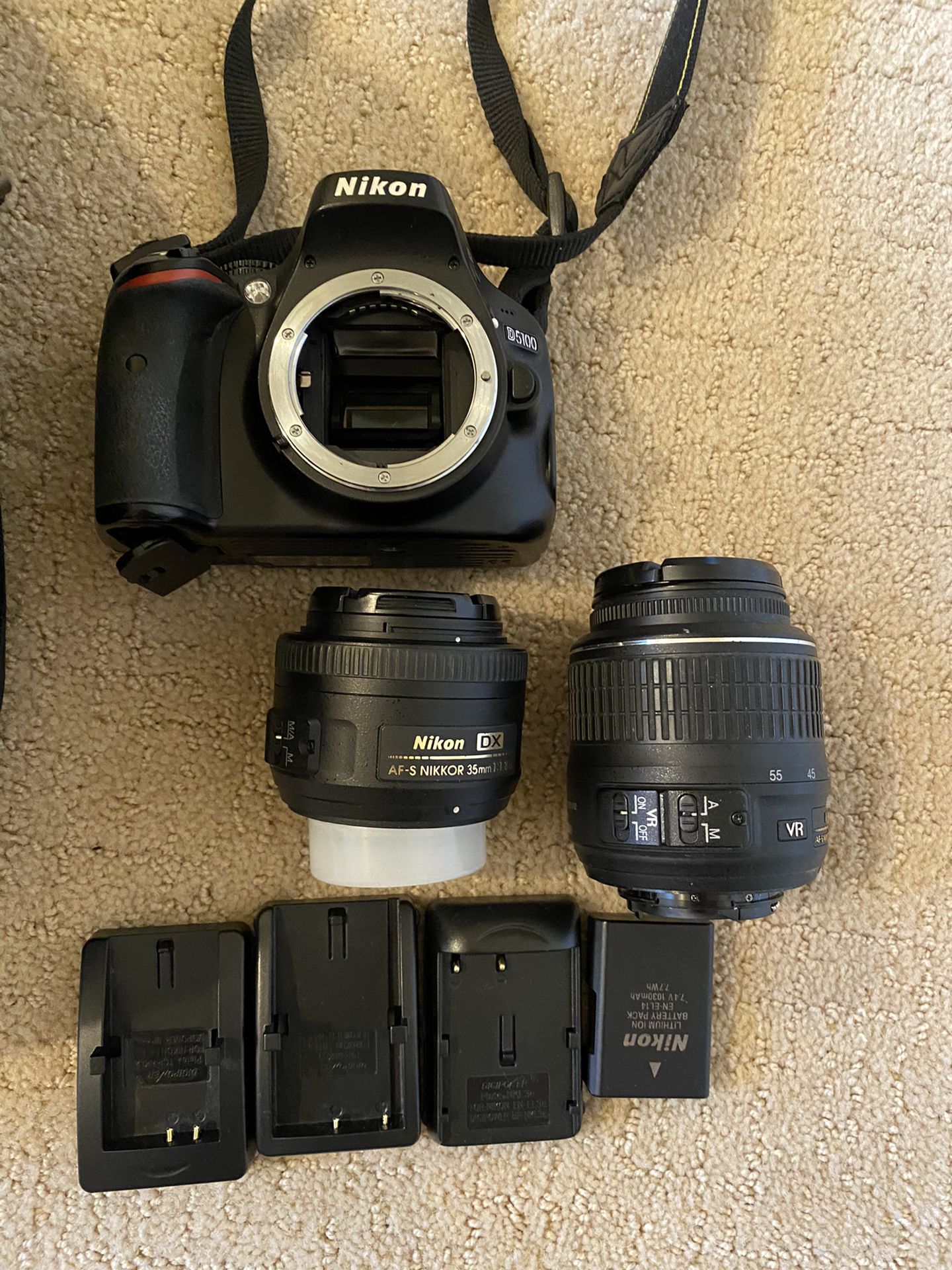 Nikon D5100 : 2 Lenses And Carrying Case