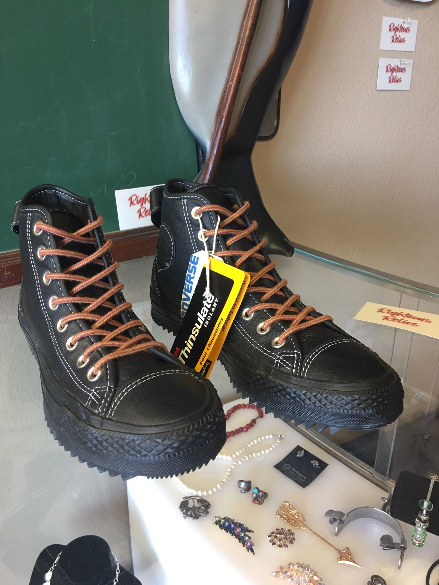 CONVERSE  WOMENS SIZE 12 MENS SIZE 10 NEW CONDITION  3M THINSULATE “LOCATION/HOURS OF OPERATION” RIGHTEOUS RELICS 129 W. LAKE MEAD PKWY HENDERSON, NV 