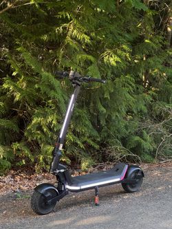 Apollo Phantom 2.0, 44mph / 50mi Range. ( Low Miles ). Electric Scooter