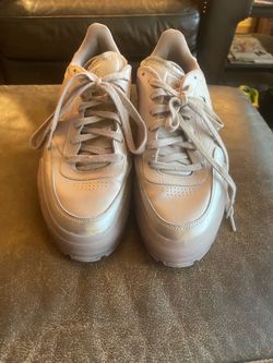 Women’s Reeboks pink