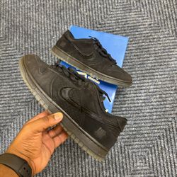 Undefeated Nike Dunk Low Size 11M