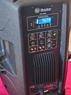 BLUETOOTH SPEAKER - VERY LOUD AND CLEAR SOUND - EASY TO CONNECT YOUR PHONE AND ALSO MICROPHONE TO SPEAK OR SING - FM RADIO - IN PERFECT CONDITION.