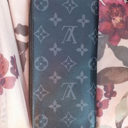 Louis Vuitton Zip Around Wallet