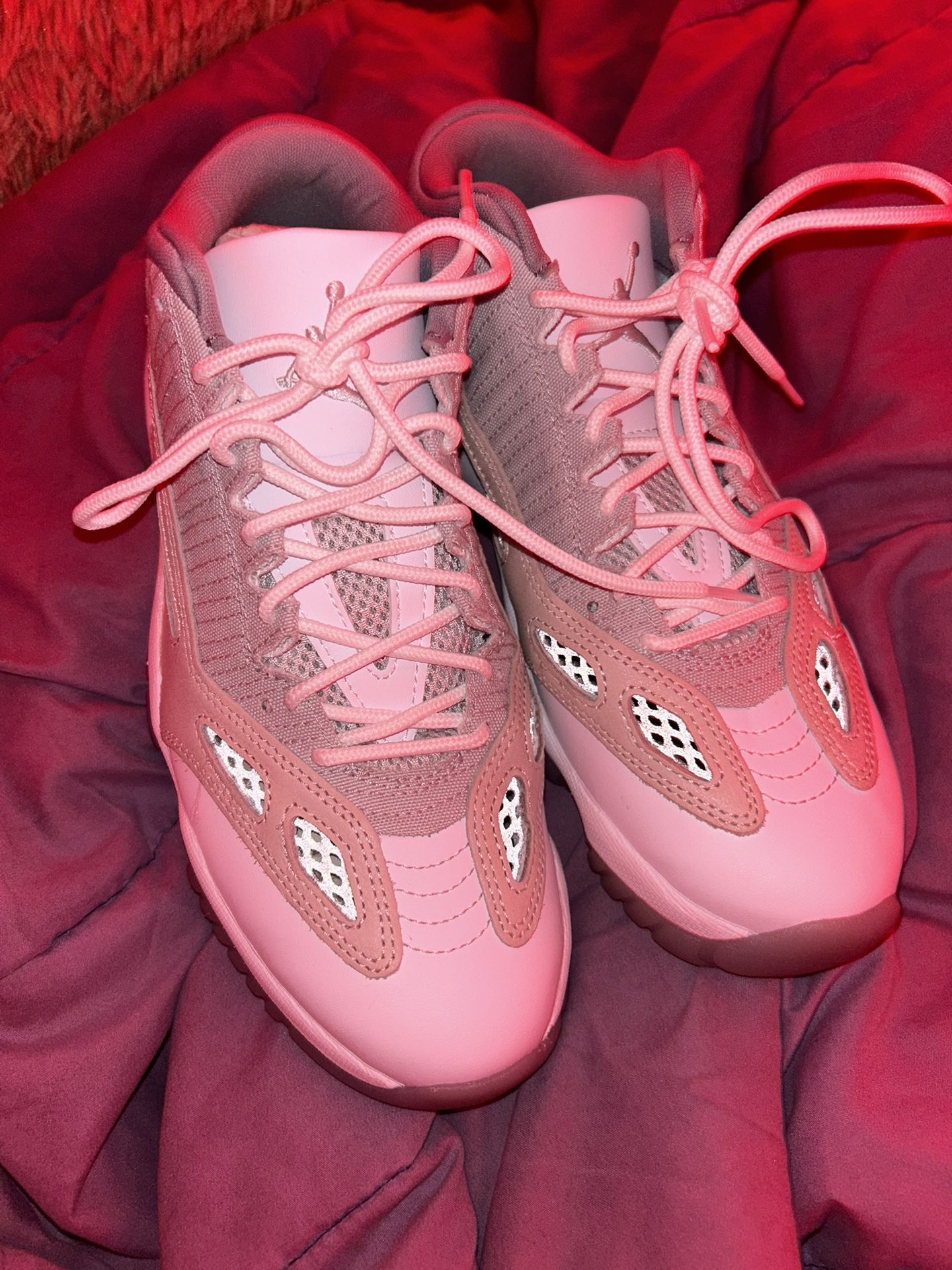 Jordan 11 low ie store pink