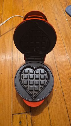 Heart waffle maker