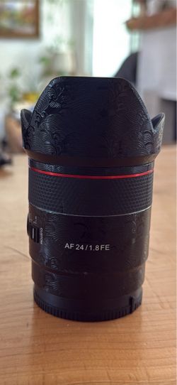 24mm F1.8 AF Compact Full Frame Wide Angle (Sony E)