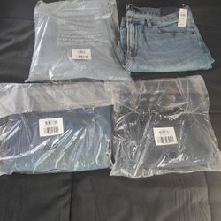 4 Pairs Of GAP Mens Blue Jeans 