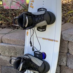 LIQUID FORCE 141, With  LIQUID FORCE BINDINGS (size Adult 10-12)