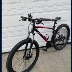 Giant Mountain Bike Size Large Wheels 27.5 Fatboy Speeds 21 Disc Brakes 