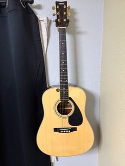 Yamaha FD02 - Natural Acoustic Guitar