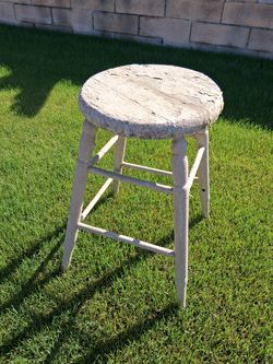 ANTIQUE CHIPPY PAINT WOODEN KITCHEN STOOL...GREAT PATINA!...asking $40.00