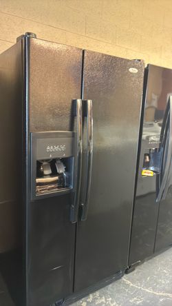 Nice like new Whirlpool side by side refrigerator