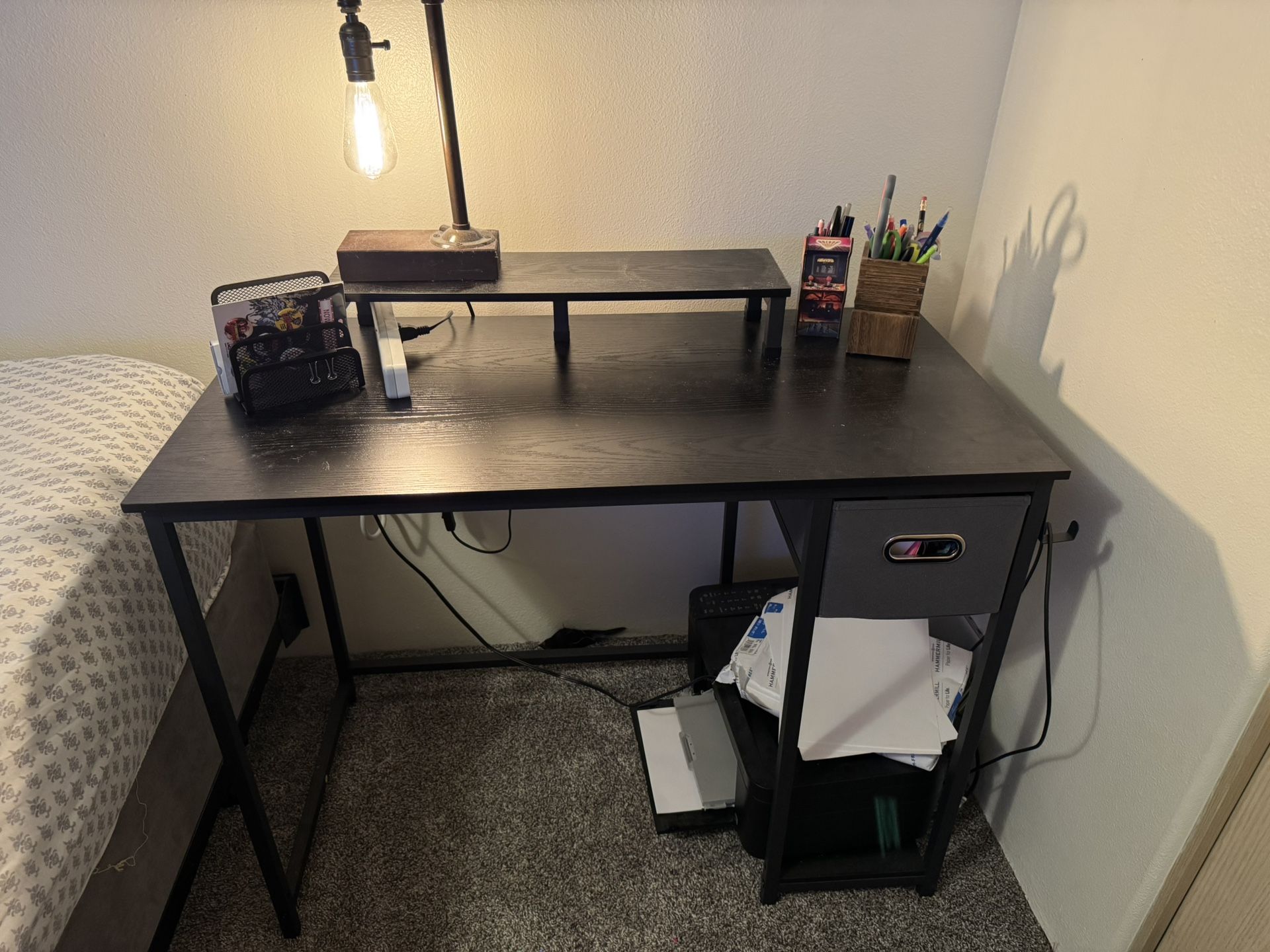 Desk With Lamp