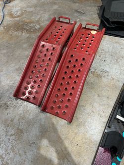 Red Steel Car Ramps – Set of 2