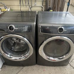 Electrolux gas washer and dryer with a three-month warranty in good condition. Free delivery in the Oakland area. Outside the Oakland area, a small fe