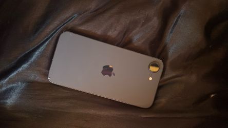 Like New - IPhone 17e - with case!