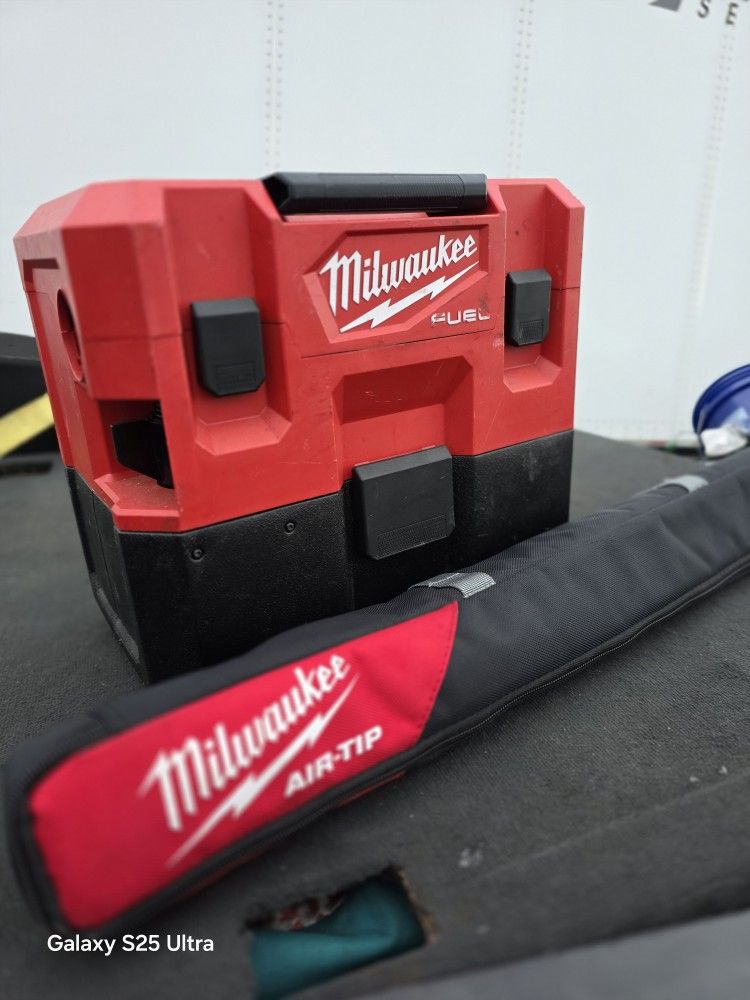 Milwaukee M12 Shop Vacuum  With Hose Tube Attachments