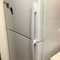 Like New Refrigerator