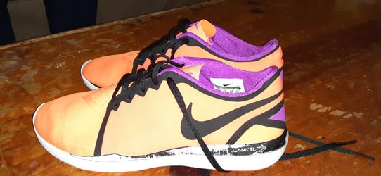 Hurry hurry now Nike shoes for the low size 8.5