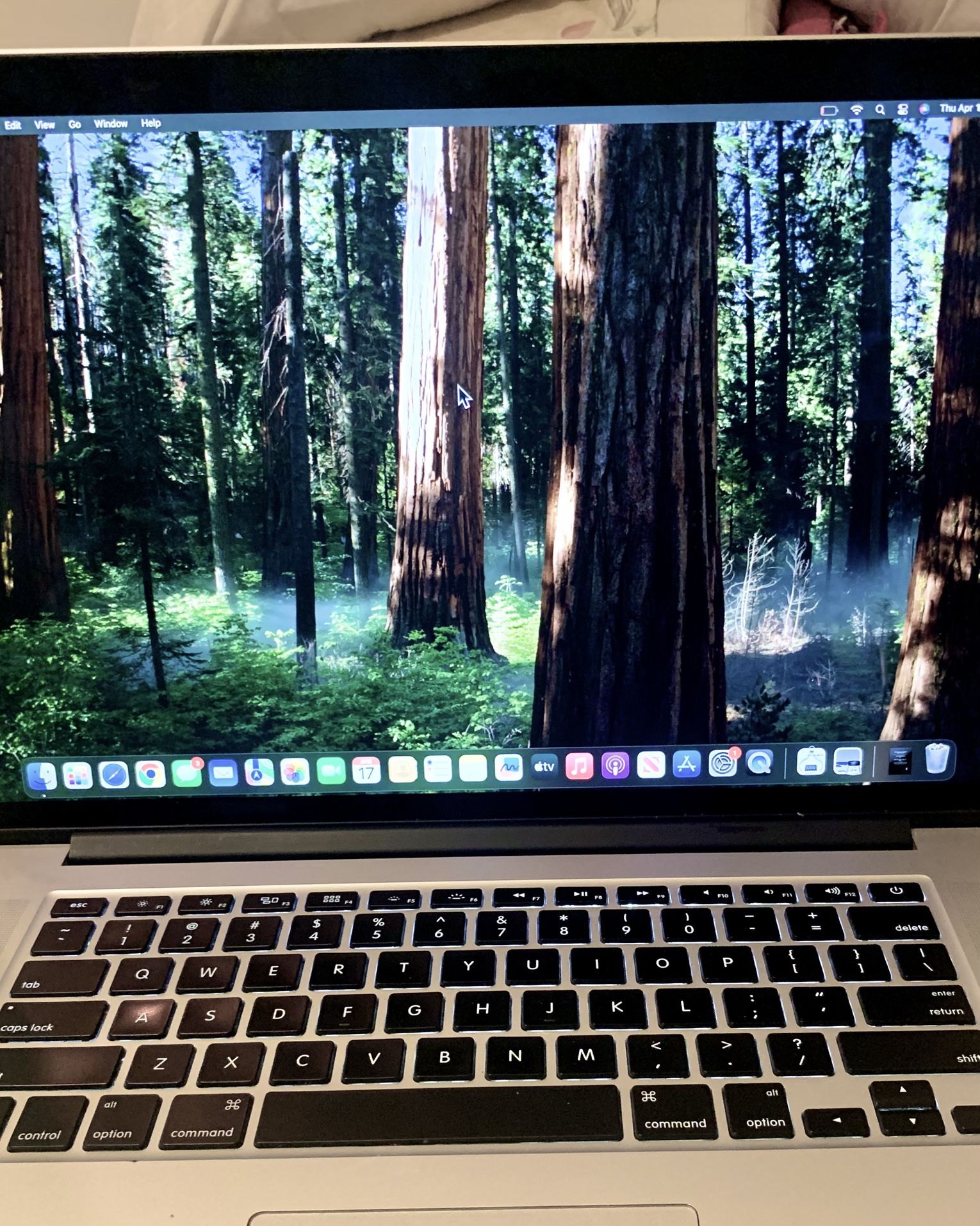 Apple macbook Pro 13.3” Laptop Computer - MacOS 15.7.2 Sequoia