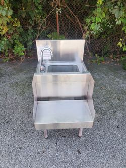 GLASTENDER MODEL# BSA-18 STAINLESS STEEL SINK with FAUCET