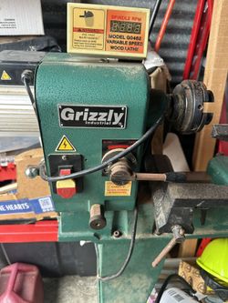 Grizzly G0462 - 16" x 46" Wood Lathe with DRO