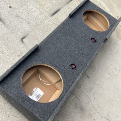 ($120 firm) 07-13 Chevy / GMC Crew Cab 2/12s Sub Box