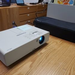 PANASONIC PT-LB3U PROJECTOR (INV. D1009N)

