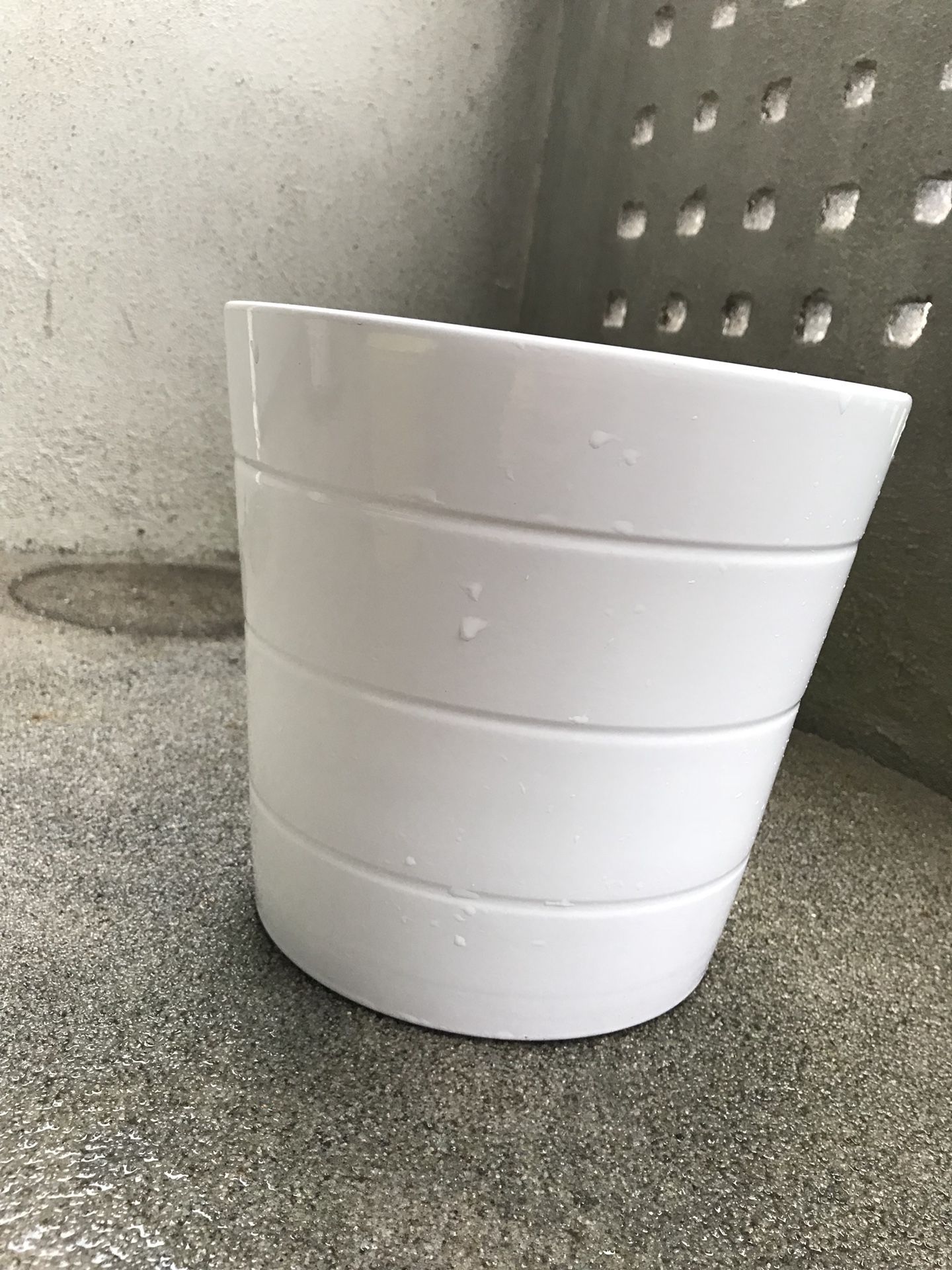White ceramic flower pot (9” Dia. X 8.25” H)