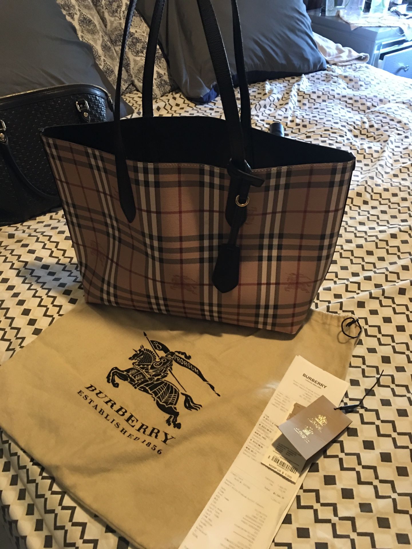 Burberry tote 👜 large bag