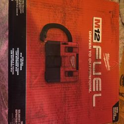 Milwaukee M12 1.6 Gallen Wet/dry Vacuum 