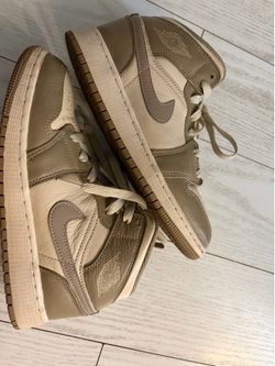 Boys size 4y light bone