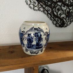Vintage, collectable Delft vase, jar. Vase height- 5.5"