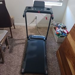 Excellent condition like new portable foldable treadmill asking $200 paid $250+ must pick up Broadway and apache buckeye az cash only pls can plug in 