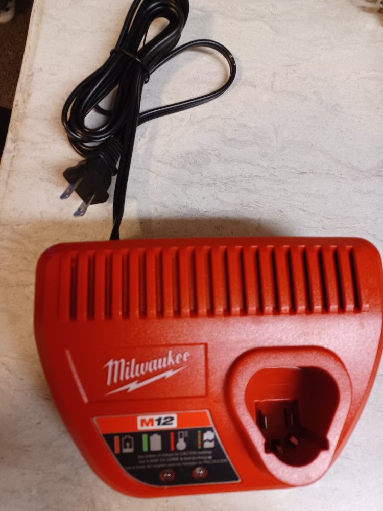 Milwaukee M12 Drill Baytery Charger
