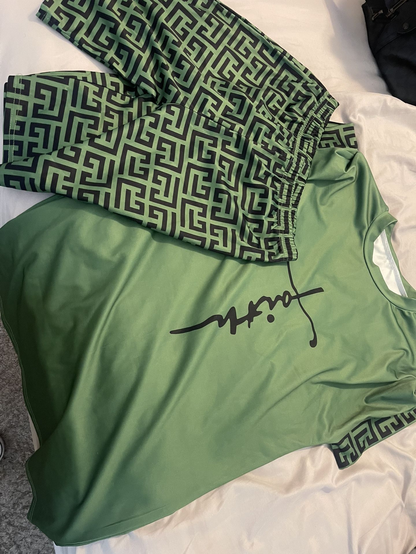 Large Women’s Green Faith Shirt + Shorts