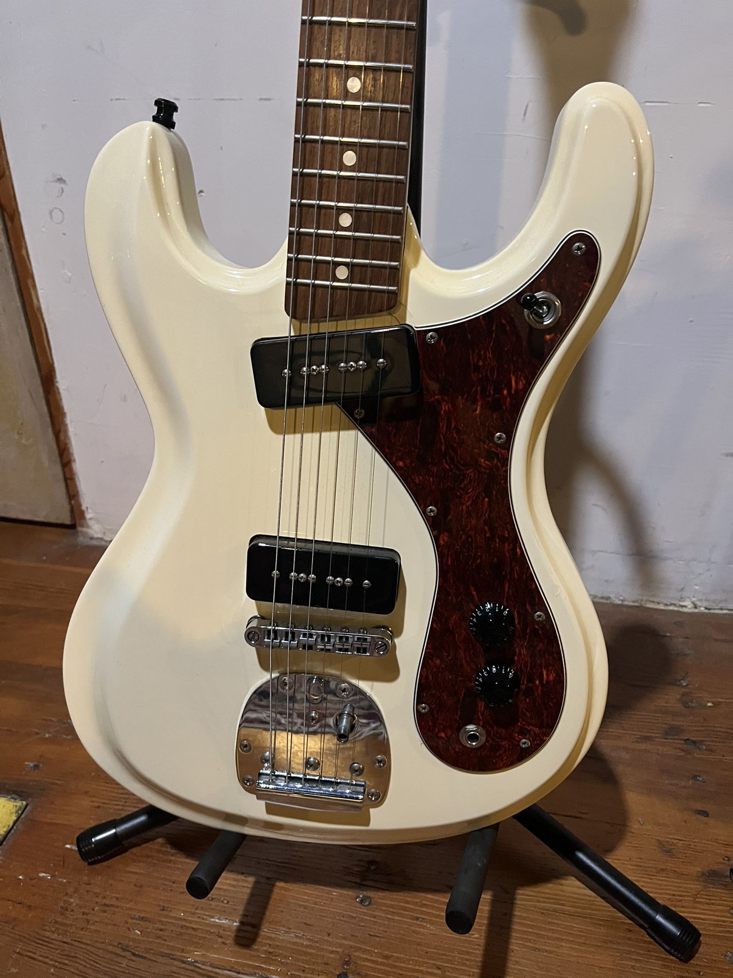 Aria DM-01 Mosrite Style Johnny Ramone Ventures Guitar