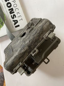 Moultrie hunting trail camera mag 12646 Works great just need a new battery 