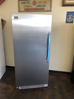 Freezer with Ice maker New !
